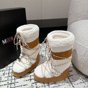 Moon Boot Women's Cream and Tan Winter Boots